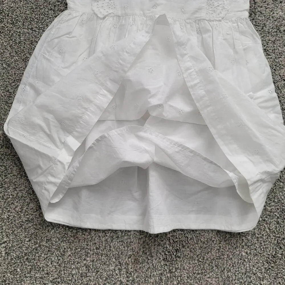 GAP white eyelet